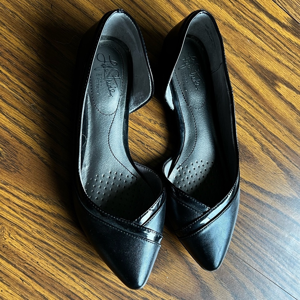 LIFE STRIDE Pointed Toe Pumps. Black. Size 7. Flex Comfort. Very Good Condition